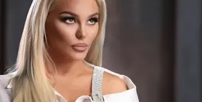 Скандал на летището! Свалиха Деси Слава от самолета за САЩ