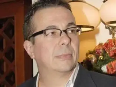 След като го изхвърлиха от БНТ - Камен Алипиев се дипломира