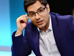 Светльо Иванов се гушка с чужда жена