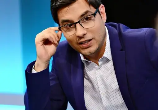 Светльо Иванов се гушка с чужда жена