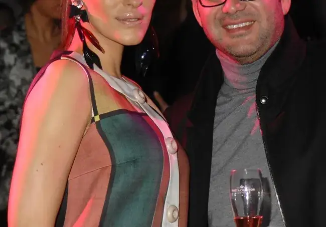 Теди Велинова разпродава имущество на д-р Енчев, вече шитнала мотора му