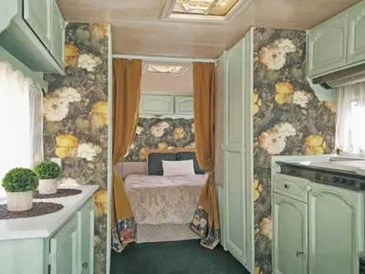 Теди Велинова върти неуспешен бизнес с каравани (+Снимки на работата й)