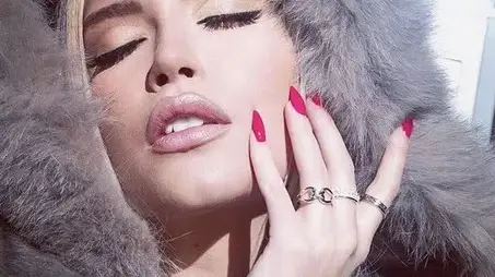 Тита се сгоди за богатото си гадже