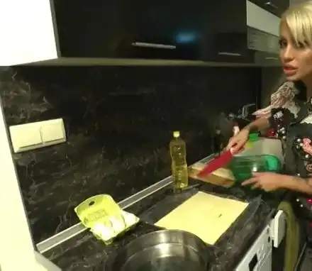 „Тортагейт”: Сладкарница обвини Джулката, че черпи с краден десерт в „Черешката”, тя пък ги плаши със съд!