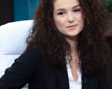 ТВ водещата Александра Кръстева стяга сватба