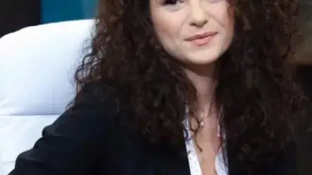 ТВ водещата Александра Кръстева стяга сватба