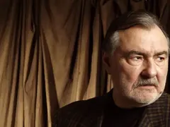 Васил Михайлов се топли в мола на празниците (Капитан Петко войвода не може да прежали сина си)
