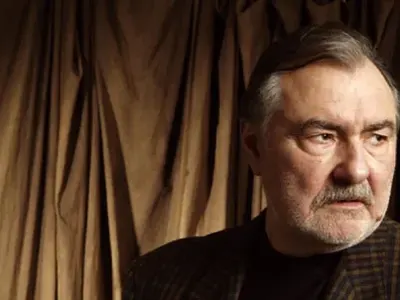 Васил Михайлов се топли в мола на празниците (Капитан Петко войвода не може да прежали сина си)