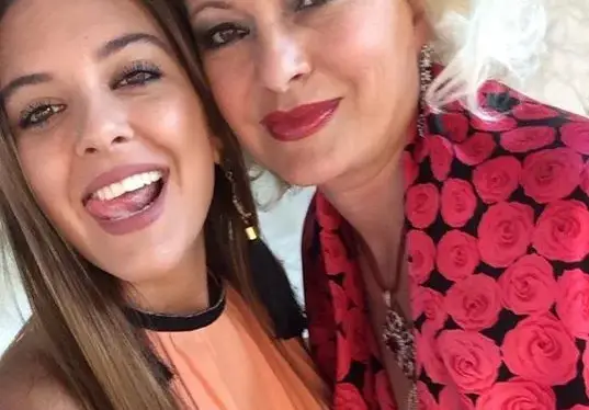 Весела Барбукова се тресе от нерви, докато щерка й обикаля Бразилия