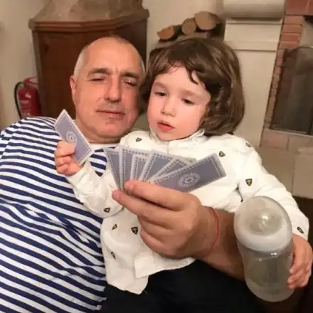 Внукът на Бойко става на 4