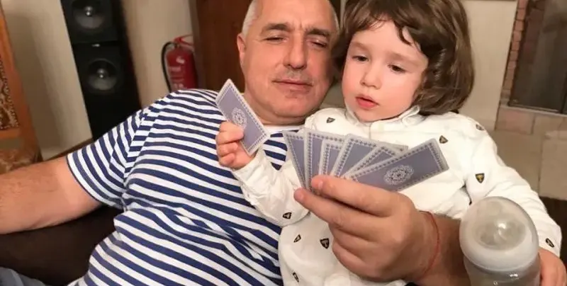 Внукът на Бойко става на 4