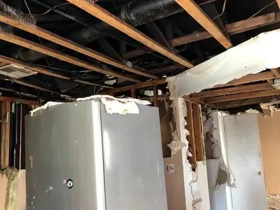 Взрив изпепели къщата на Кичка Бодурова (Снимки)