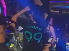 Ексклузивно в HotArena! Футболист на Левски заби чалга певица (Снимки)