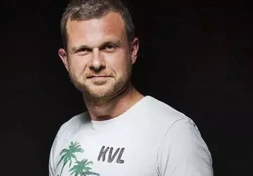 Ненчо Балабанов лъсна без дрехи на Малдивите (Снимка в галерията)