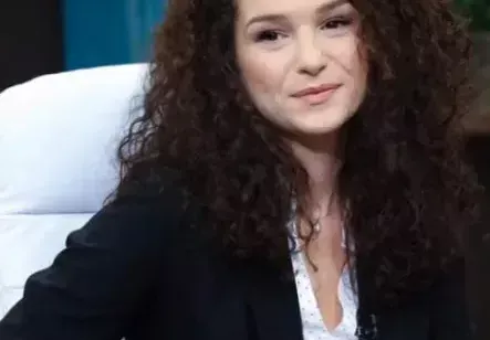 ТВ водещата Александра Кръстева стяга сватба