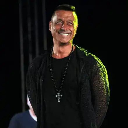 Защо е черен Георги Христов?  Плъзнаха слухове, че певецът се цери от цироза в Гърция