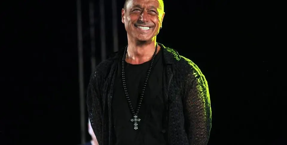 Защо е черен Георги Христов?  Плъзнаха слухове, че певецът се цери от цироза в Гърция