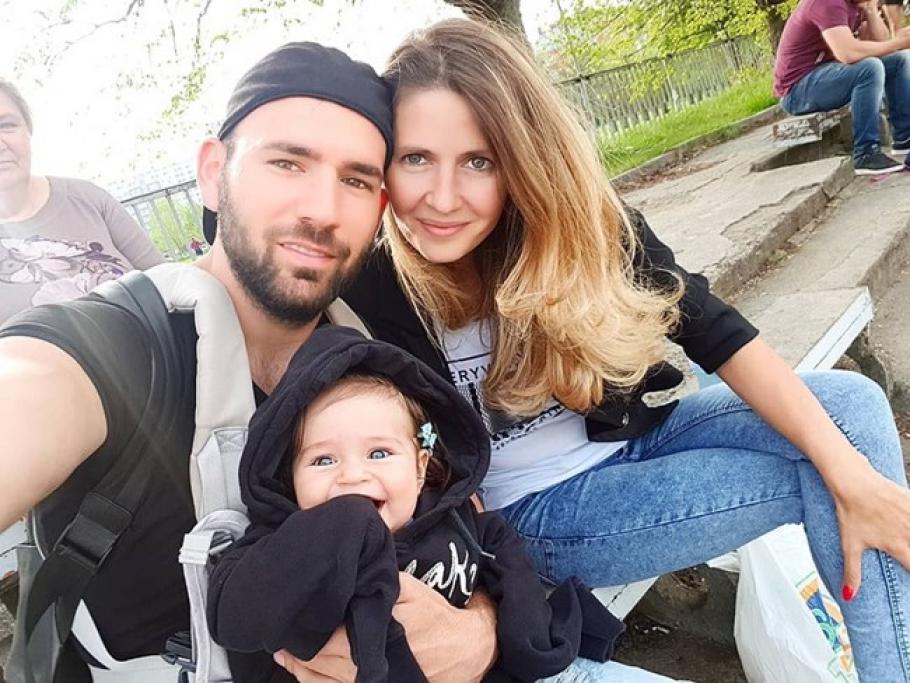 Наско Месечков и жена му заведоха бебето в Милано