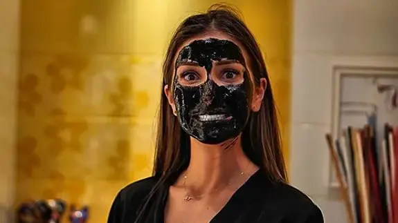 Алекс Петканова заприлича на коминочистач (Фото)