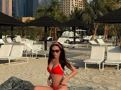 Биляна Дол показа гърди в Дубай и обяви: Валери, виж какво тяло изпусна! (Снимки в галерията)