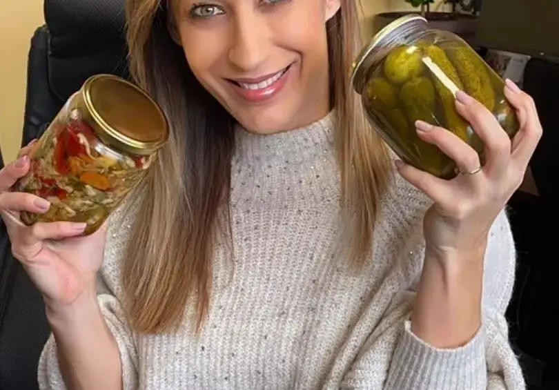 Биляна Гавазова с подарък за Деня на влюбените... Туршия! (Вижте какво получиха другите звезди)