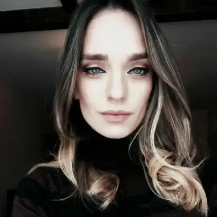 Бившата на Чолата става даскалица