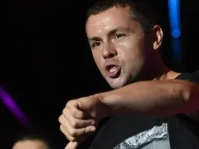 Буч скочи на Ицо Хазарта (Бившият му колега с жестока песен срещу него)