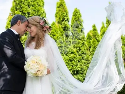 Деси Плевнелиева се стопи за кръщенето на сина си (Фото по-долу)