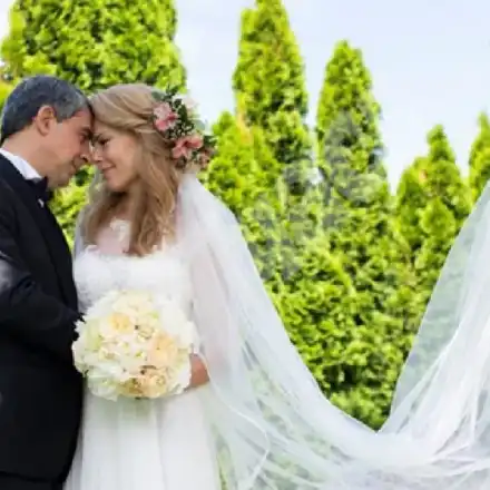 Деси Плевнелиева се стопи за кръщенето на сина си (Фото по-долу)