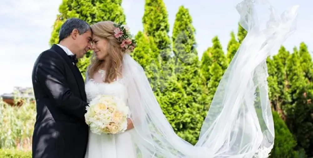 Деси Плевнелиева се стопи за кръщенето на сина си (Фото по-долу)