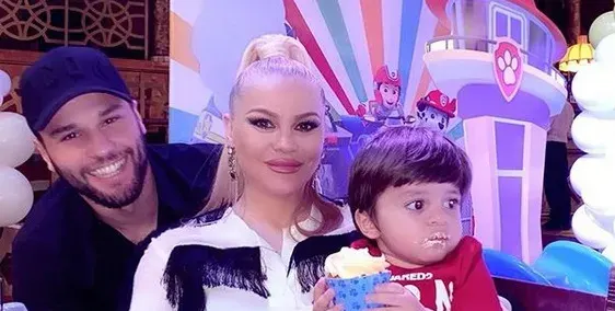Деси Слава се хвали с мъжете си