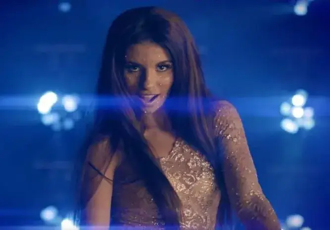 Дивна пропя чалга, фенове я оплюха!  Певицата се мъчи да възкреси музикалната си кариера чрез Милко Калайджиев