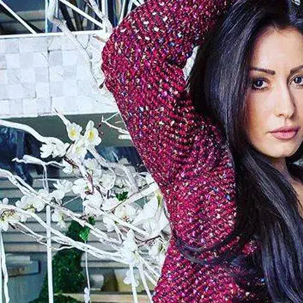 Джена пазарува на аванта (Певицата не обича да харчи за дрехи)