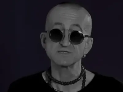 Дони се фука с телефон за над 2 бона