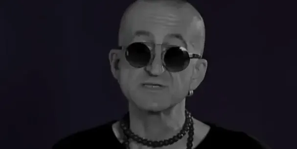 Дони се фука с телефон за над 2 бона