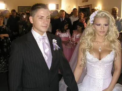 Ексклузивно в HotArena! Галин на Галена остана без фабрика за вафли! Семейството му отряза достъпа до пари заради чалга звездата! (Документи)