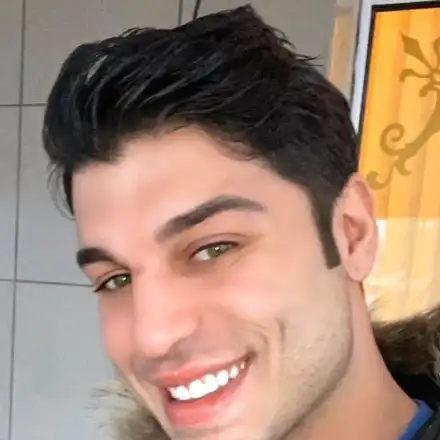 Фики с по едно участие на месец, баща му го бута в  „Капките” да съживи умрялата си кариера