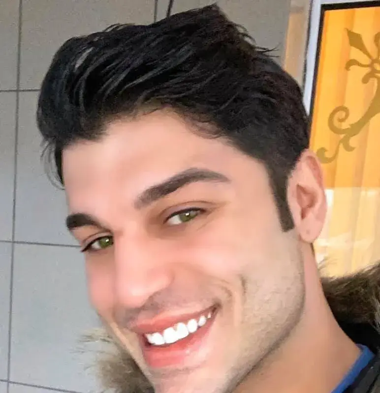 Фики с по едно участие на месец, баща му го бута в  „Капките” да съживи умрялата си кариера