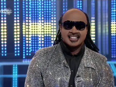 Фики Стораро печели Капките?