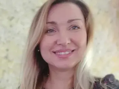 Галка от „Каризма” се върна тайно в България затънала до гуша в дългове за над 300 бона