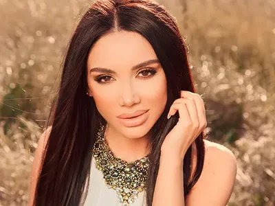 Яница се отдаде на шопинг в Турция