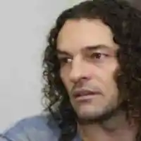 Икебаната ляга спешно под ножа (Здравословни проблеми мъчат певеца)