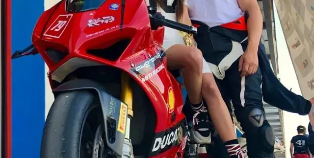 Ива Русинова свалила сина на Аня Пенчева с дрифт (Скъсала гумите на колата му на първа среща)