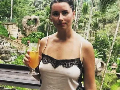 Кобилкина се пусна без сутиен