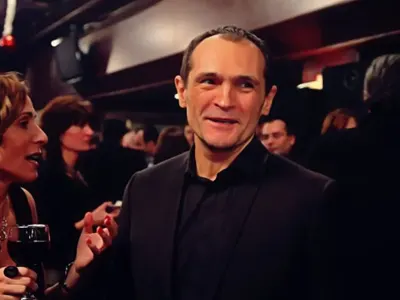 Коя е жената до Васил Божков, успяла да надиграе певици и златотърсачки? (Снимки и уникални разкрития)