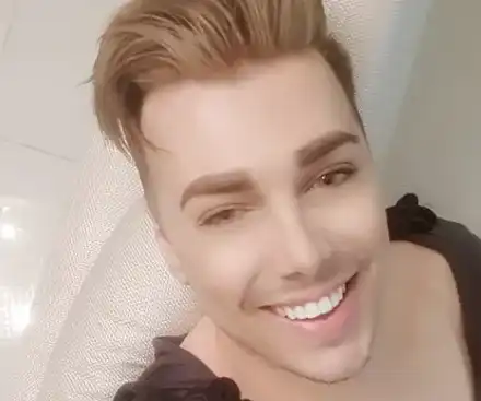 Кулагин загърби България, пресели се в Дубай (Гримьорът си идва у нас само за специални клиенти)