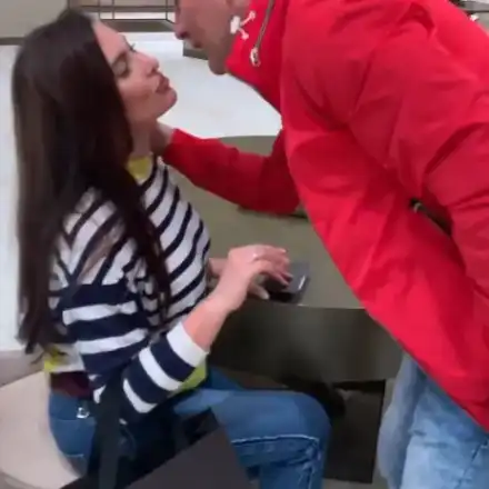 Лили Клюкарката се  сгоди, хвали с пръстен за 5 бона (Снимки)