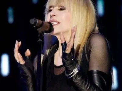 Лили пръсна 160 бона за авторски права!