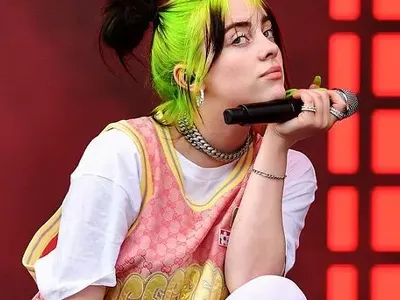 Лорд Евгени Минчев с уникални модни коментари: Среден (не пръст) за блузона на Рени, стружки и модни подвиквания по Цеца и още + снимки