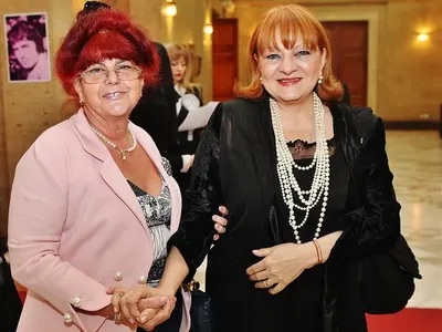 Лорд Евгени Минчев в акция:Софи в юруш на пайети, комбинезон, месарска манта и туника и още + СНИМКИ